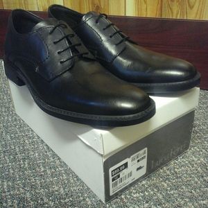 Men's dress shoes